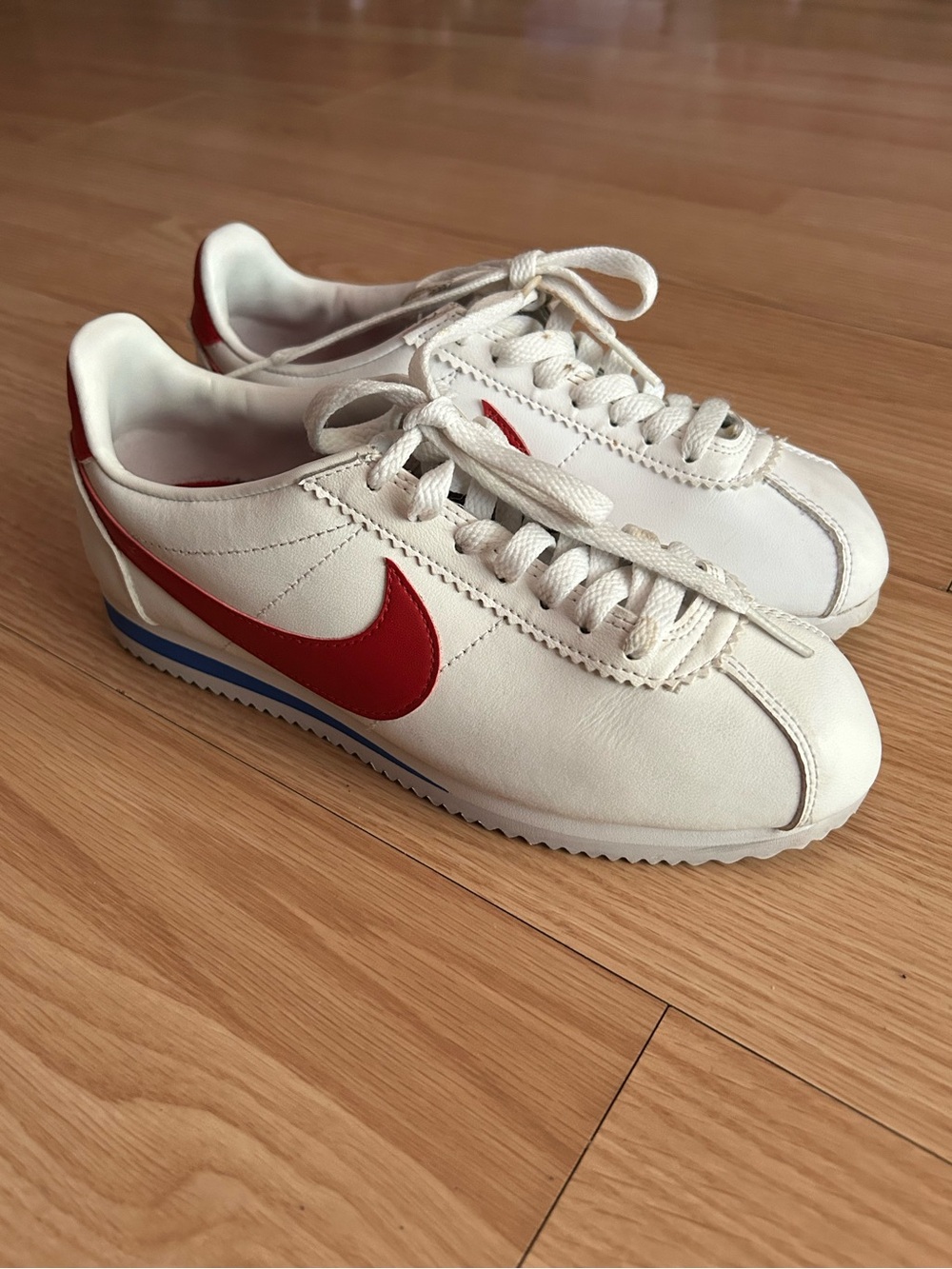 Nike Classic Cortez Forrest Gump Iconic Red Swoosh Sneakers Women’s 7